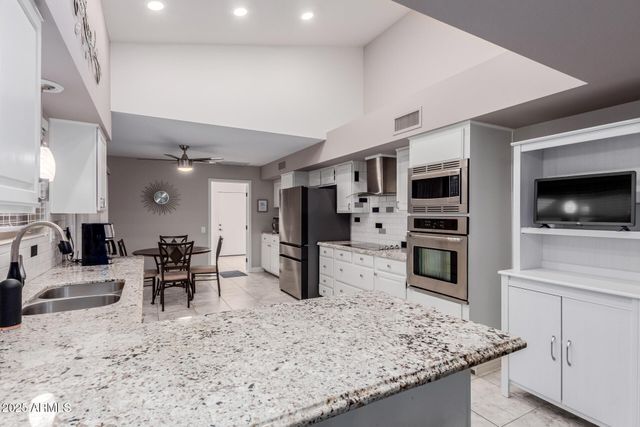 20807 N DESERT SANDS Drive, Sun City West, AZ 85375