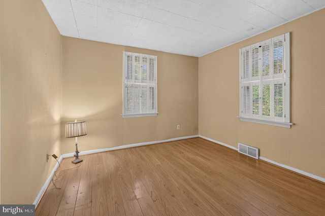 30 W MAPLE AVE, Lindenwold, NJ 08021
