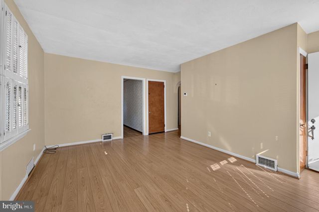 30 W MAPLE AVE, Lindenwold, NJ 08021