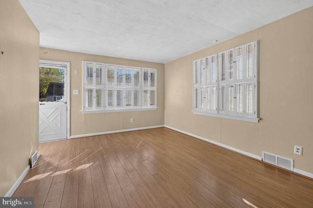 30 W MAPLE AVE, Lindenwold, NJ 08021