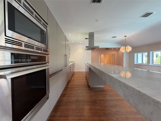 621 W Dilido Dr, Miami Beach, FL 33139