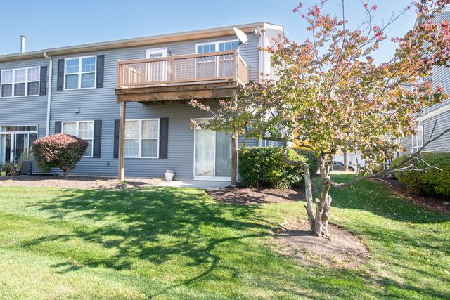 805 Genesee Drive 805, Naperville, IL 60563