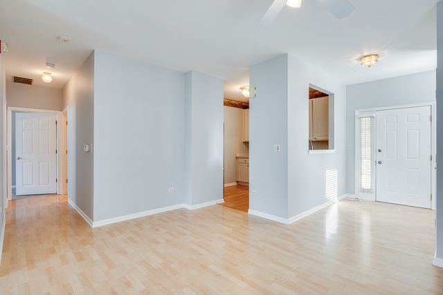 805 Genesee Drive 805, Naperville, IL 60563