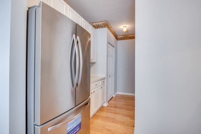 805 Genesee Drive 805, Naperville, IL 60563