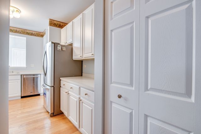 805 Genesee Drive 805, Naperville, IL 60563