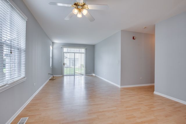 805 Genesee Drive 805, Naperville, IL 60563