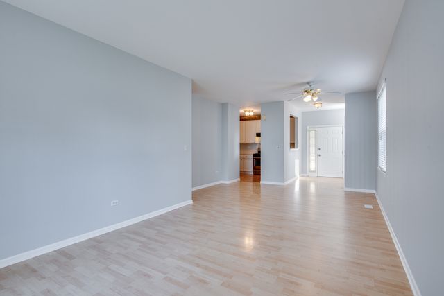 805 Genesee Drive 805, Naperville, IL 60563