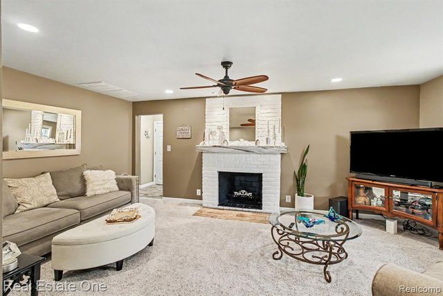 2200 Davista Drive, Highland, MI 48356