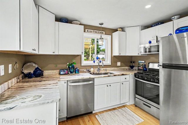 2200 Davista Drive, Highland, MI 48356