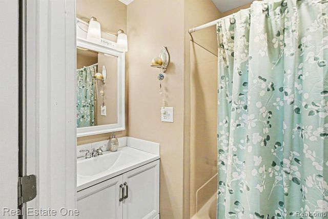 2200 Davista Drive, Highland, MI 48356
