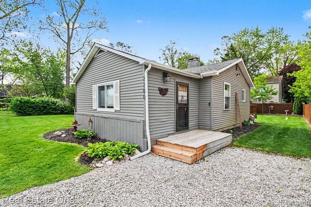 2200 Davista Drive, Highland, MI 48356
