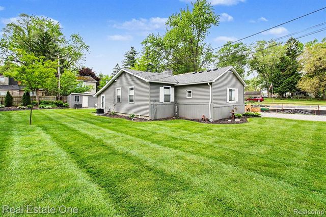 2200 Davista Drive, Highland, MI 48356