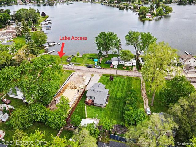 2200 Davista Drive, Highland, MI 48356
