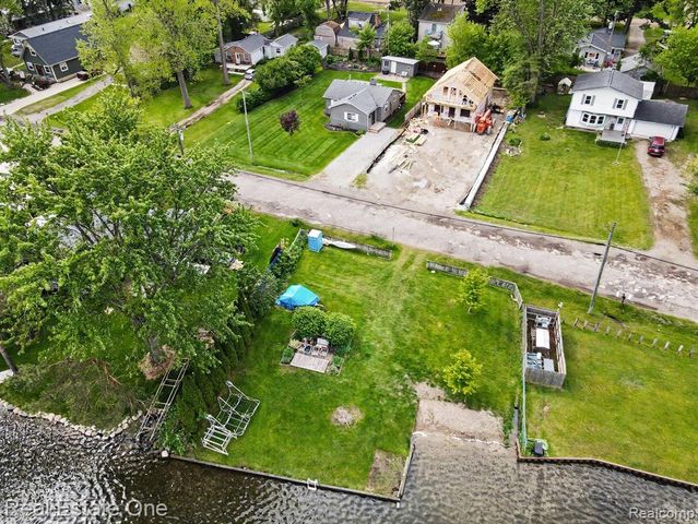 2200 Davista Drive, Highland, MI 48356