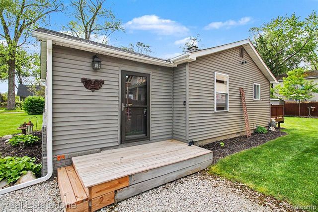 2200 Davista Drive, Highland, MI 48356