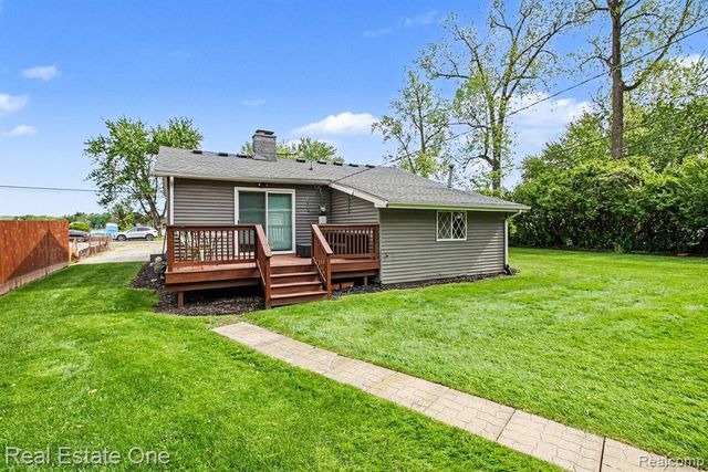 2200 Davista Drive, Highland, MI 48356