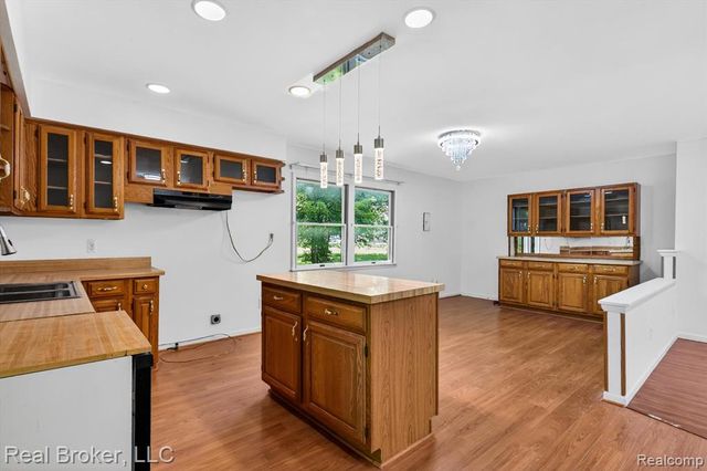 48050 Hull Road, Belleville, MI 48111