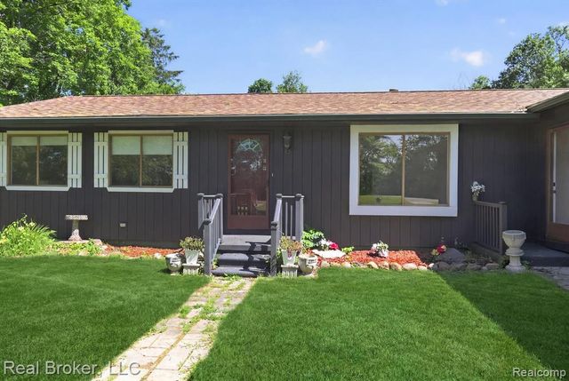 48050 Hull Road, Belleville, MI 48111