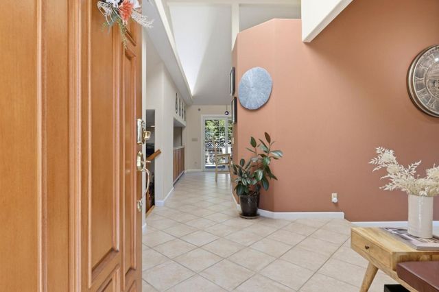 6124 Corte De La Reina, San Jose, CA 95120