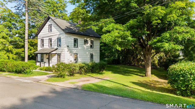 14 Home Place, Danbury, CT 06810