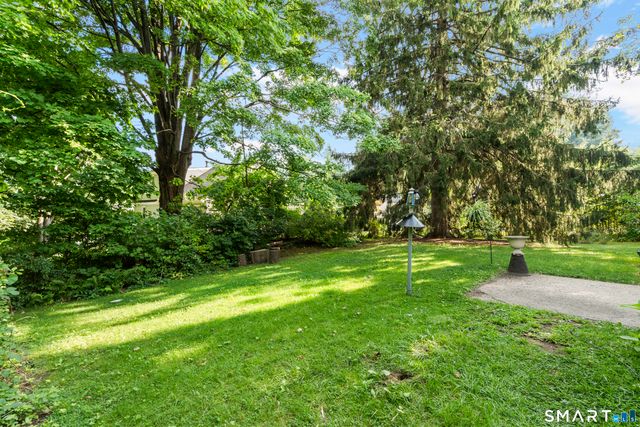 14 Home Place, Danbury, CT 06810