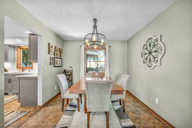 352 Carol Lane, Elyria, OH 44035