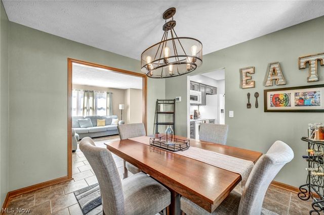 352 Carol Lane, Elyria, OH 44035