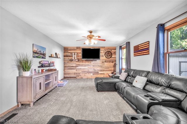 352 Carol Lane, Elyria, OH 44035