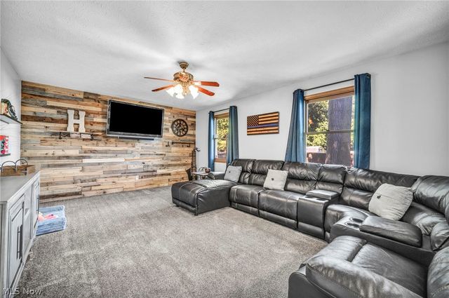 352 Carol Lane, Elyria, OH 44035