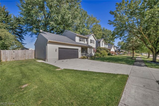 352 Carol Lane, Elyria, OH 44035