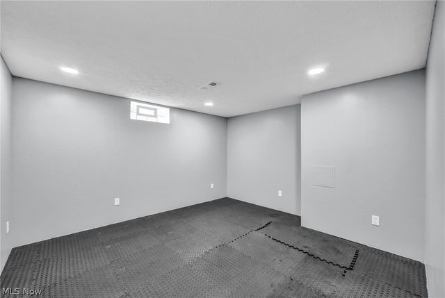 352 Carol Lane, Elyria, OH 44035