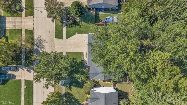 352 Carol Lane, Elyria, OH 44035