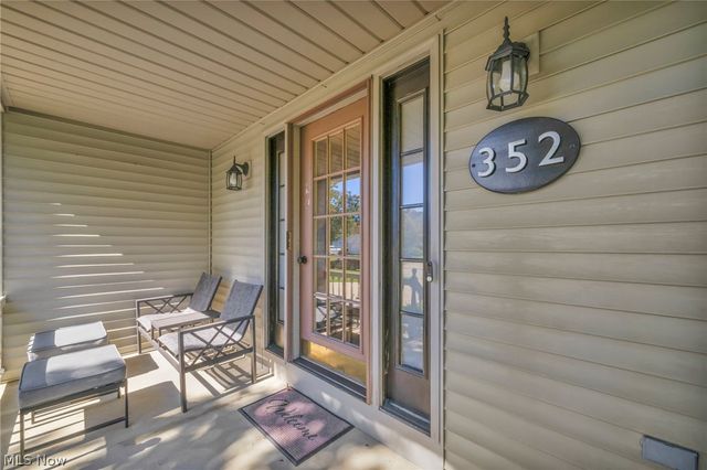 352 Carol Lane, Elyria, OH 44035