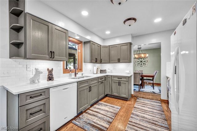 352 Carol Lane, Elyria, OH 44035