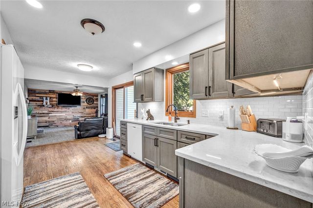 352 Carol Lane, Elyria, OH 44035