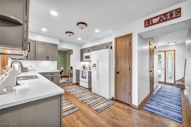 352 Carol Lane, Elyria, OH 44035