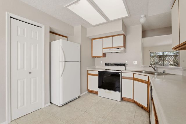 1624 Twinberry Drive NE, Rio Rancho, NM 87144