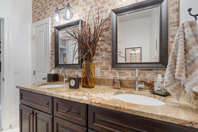 133 E Barrington Place, Warsaw, IN 46582