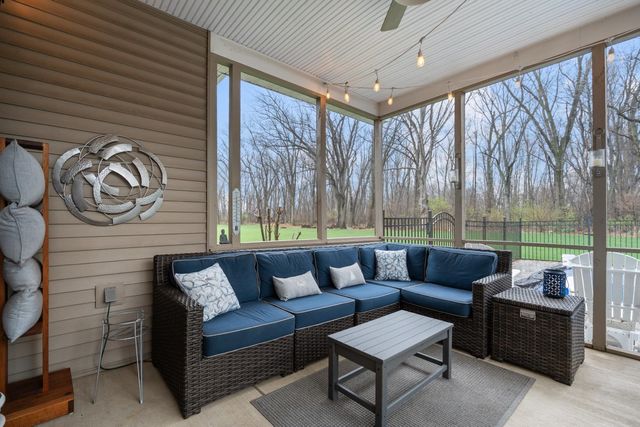 133 E Barrington Place, Warsaw, IN 46582