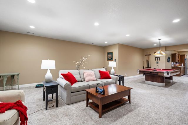133 E Barrington Place, Warsaw, IN 46582