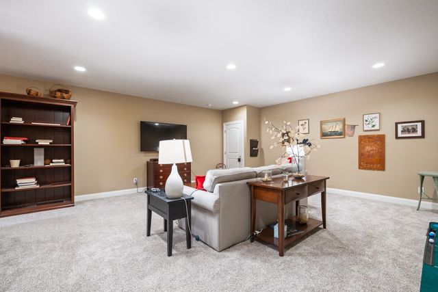133 E Barrington Place, Warsaw, IN 46582