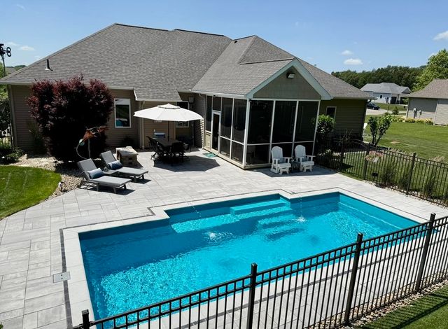 133 E Barrington Place, Warsaw, IN 46582