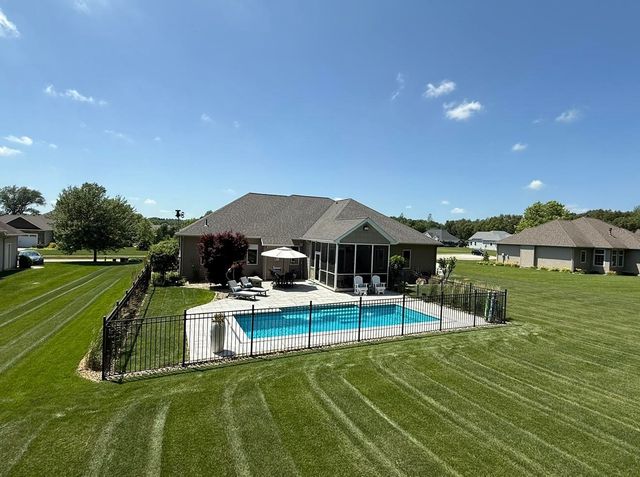 133 E Barrington Place, Warsaw, IN 46582