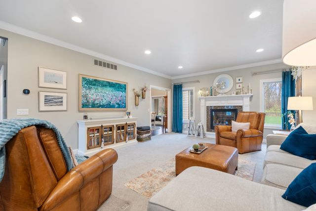 133 E Barrington Place, Warsaw, IN 46582