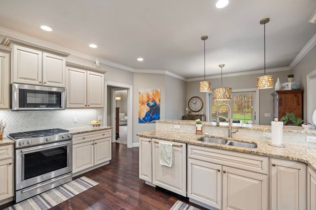 133 E Barrington Place, Warsaw, IN 46582