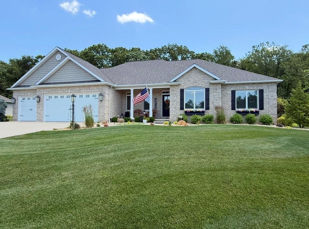 133 E Barrington Place, Warsaw, IN 46582