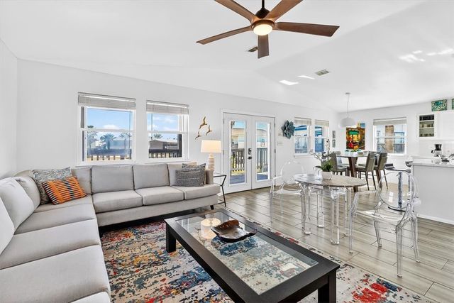 613 Sandpiper Circ, Port Aransas, TX 78373