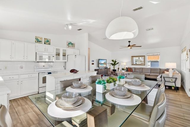 613 Sandpiper Circ, Port Aransas, TX 78373