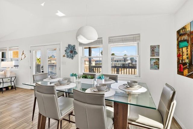 613 Sandpiper Circ, Port Aransas, TX 78373