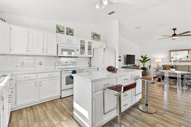 613 Sandpiper Circ, Port Aransas, TX 78373